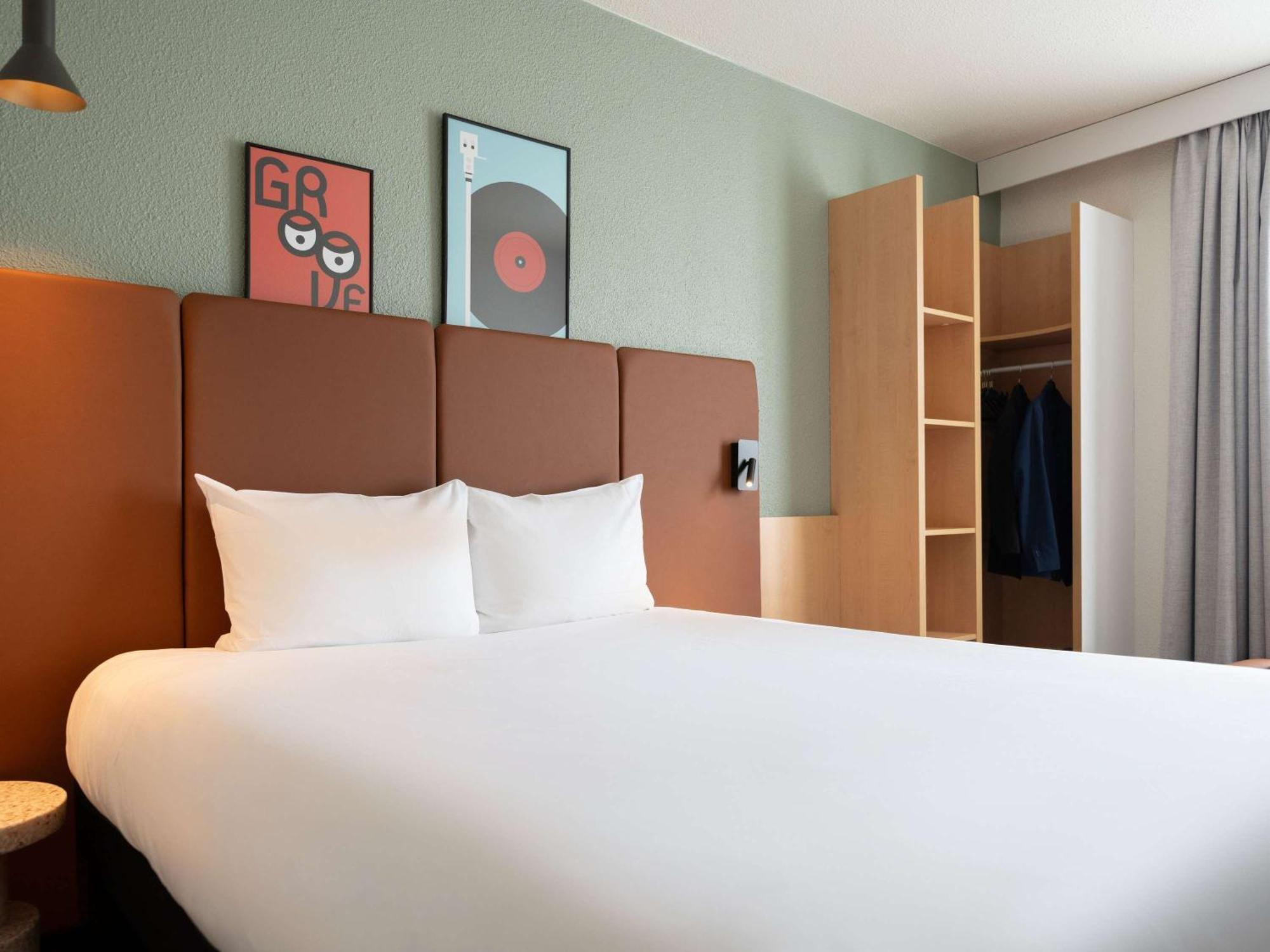 Ibis Paris Gare De Lyon Ledru Rollin Hotel Bagian luar foto