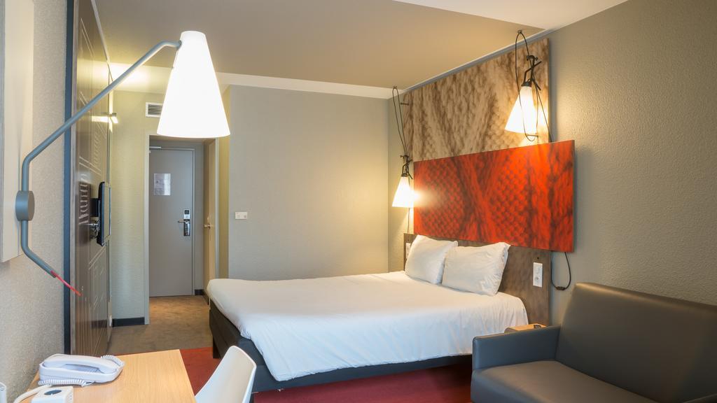 Ibis Paris Gare De Lyon Ledru Rollin Hotel Bagian luar foto